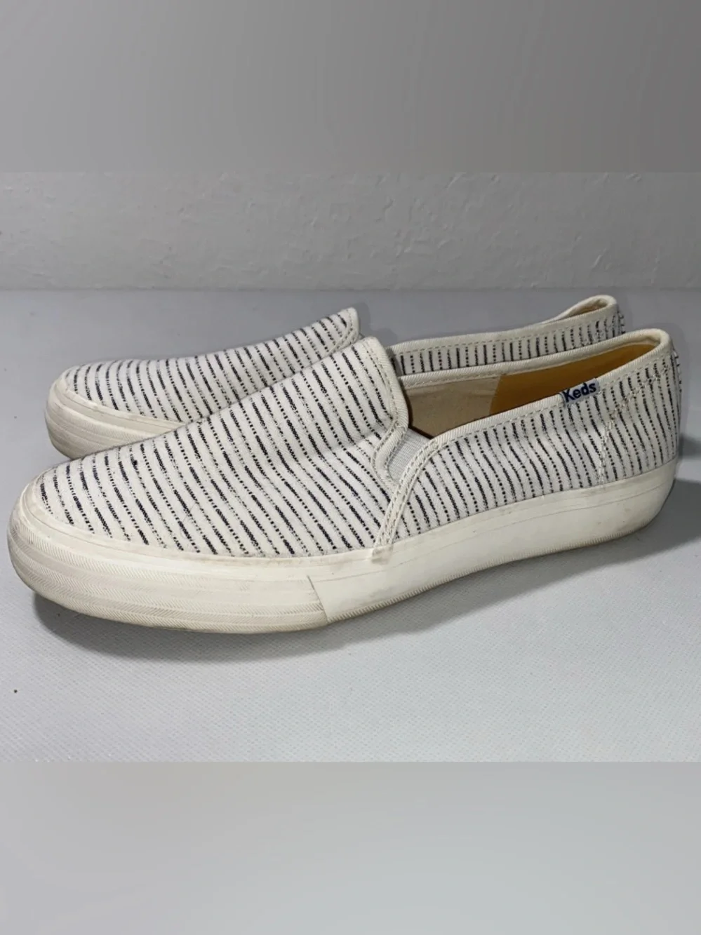 GOOD Womens Size 7.5 Keds Off White Canvas Striped Slip On Tennis Shoes